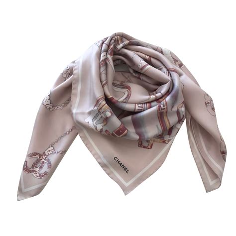 Foulard en soie rose Chanel – Les Merveilles De Babellou.